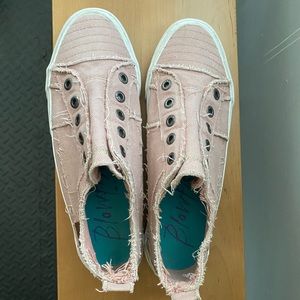 Blowfish Women’s sneakers no lace size 11